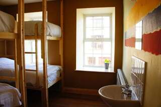 Хостелы The Black Sheep Hostel Килларни Кровать в общем номере для женщин с 4 кроватями-1